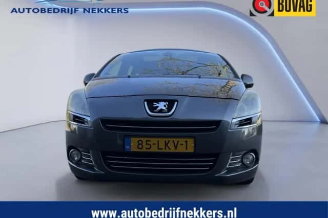 Peugeot 5008 (2010) thumbnail 2