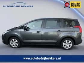 Peugeot 5008 (2010) thumbnail 4