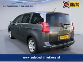 Peugeot 5008 (2010) thumbnail 5