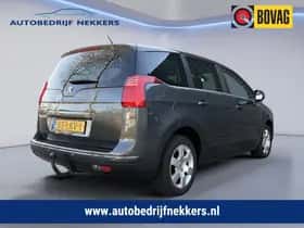 Peugeot 5008 (2010) thumbnail 7