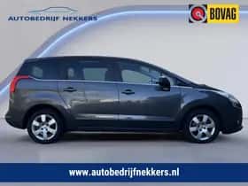 Peugeot 5008 (2010) thumbnail 8