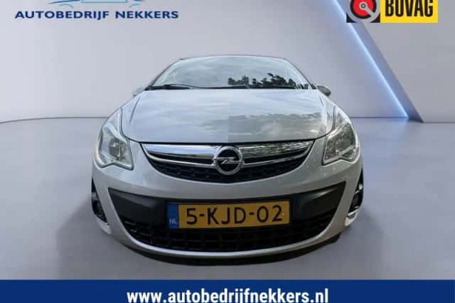 Opel Corsa (2013) thumbnail 2
