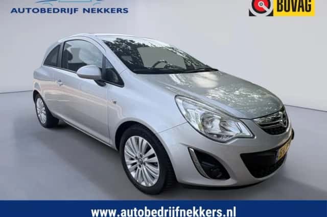 Opel Corsa (2013) thumbnail 3