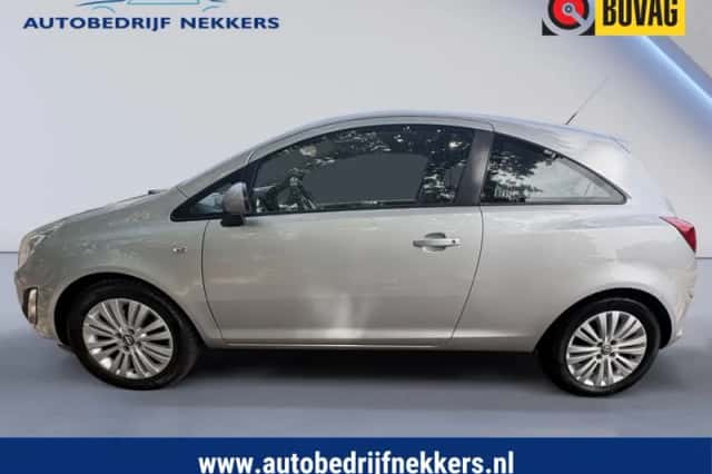 Opel Corsa (2013) thumbnail 4