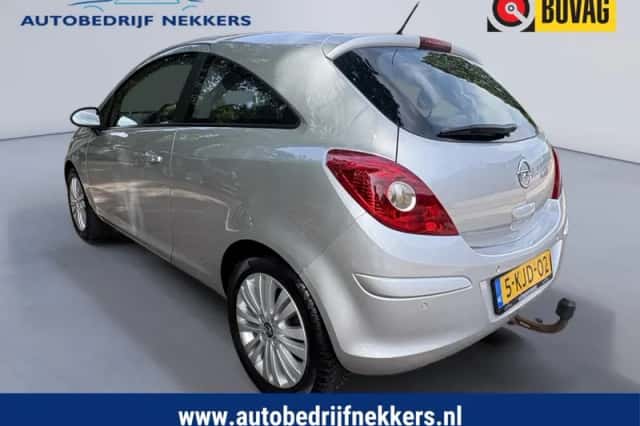 Opel Corsa (2013) thumbnail 5