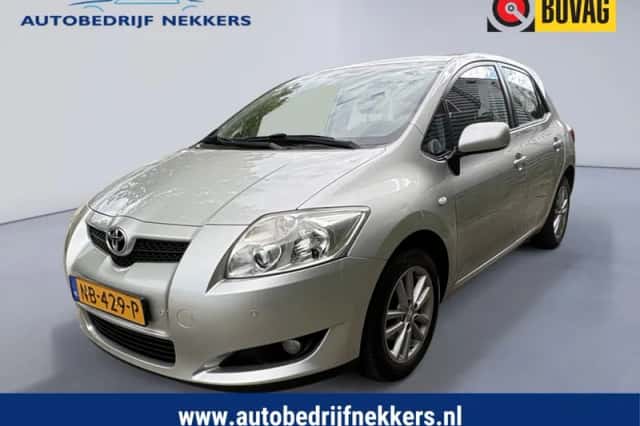 Toyota Auris (2009) thumbnail 1