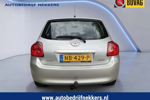 Toyota Auris (2009) thumbnail 5