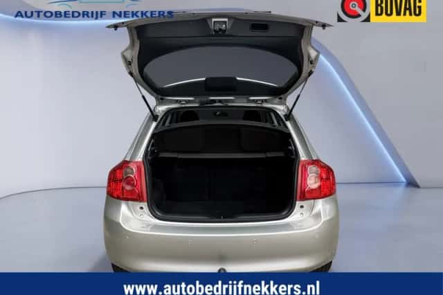 Toyota Auris (2009) thumbnail 6