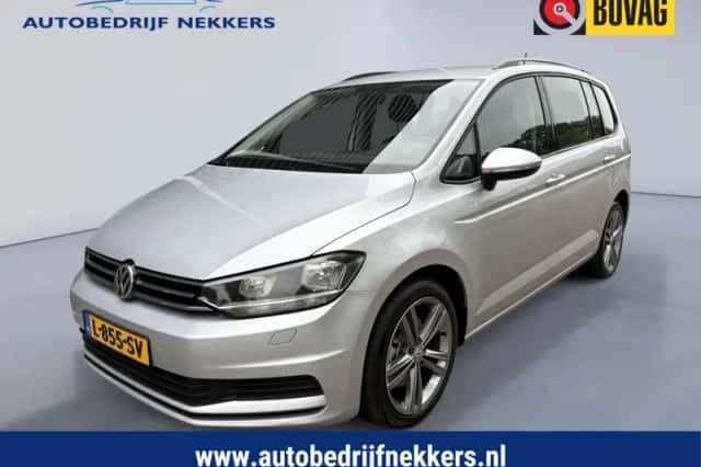 Volkswagen Touran (2017) thumbnail 1