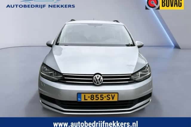 Volkswagen Touran (2017) thumbnail 2