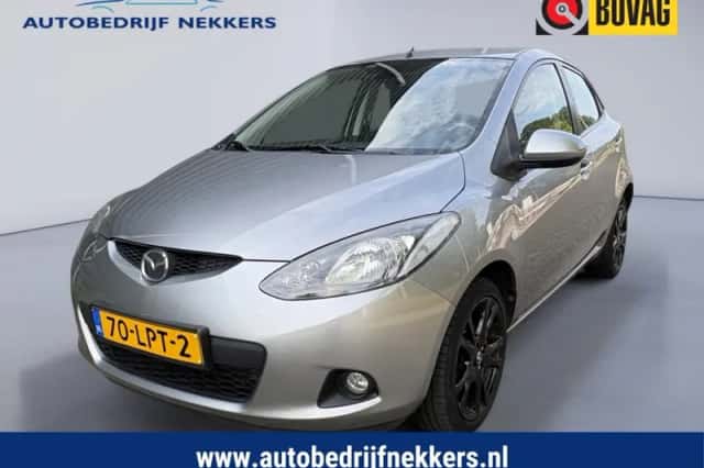 Mazda 2 (2010) thumbnail 1