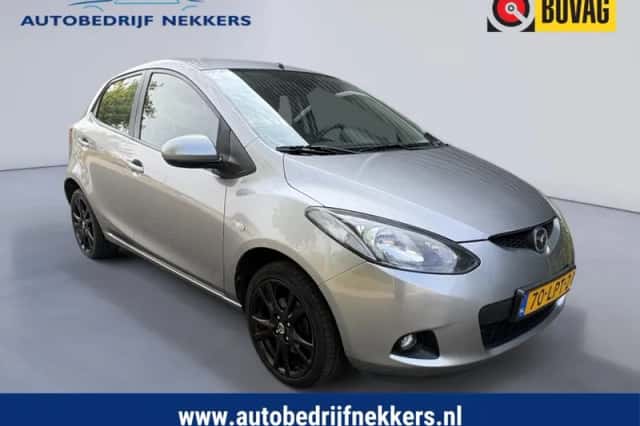 Mazda 2 (2010) thumbnail 3
