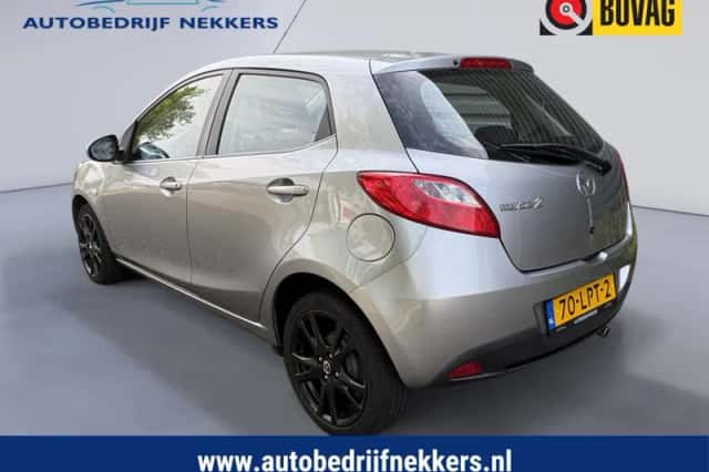 Mazda 2 (2010) thumbnail 5