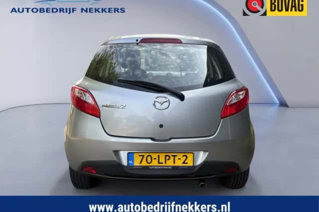 Mazda 2 (2010) thumbnail 6