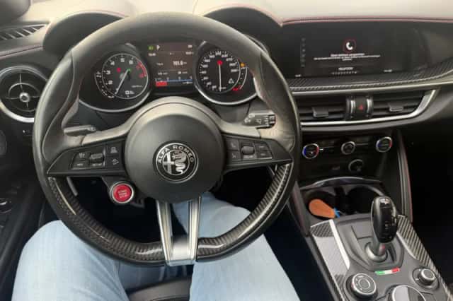 Alfa-romeo Stelvio (2018) thumbnail 11