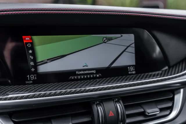 Alfa-romeo Stelvio (2018) thumbnail 14