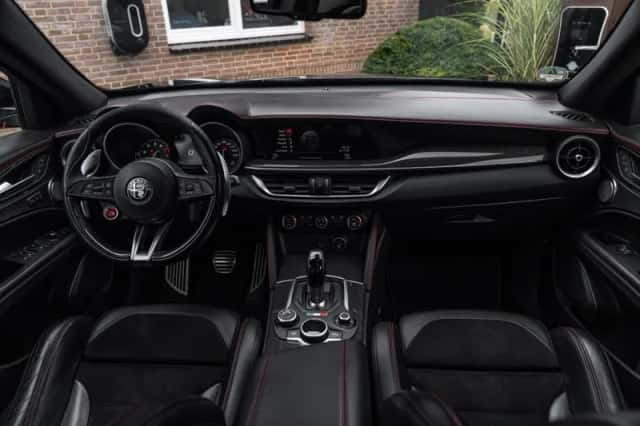 Alfa-romeo Stelvio (2018) thumbnail 16