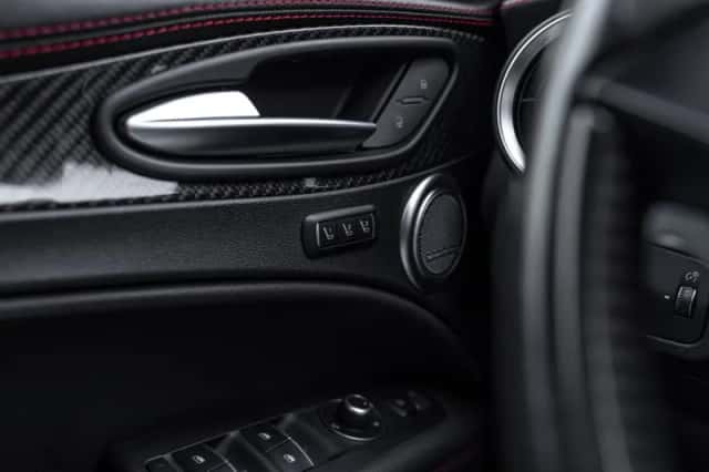 Alfa-romeo Stelvio (2018) thumbnail 35