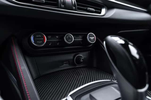 Alfa-romeo Stelvio (2018) thumbnail 48