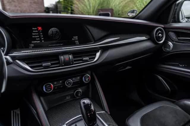 Alfa-romeo Stelvio (2018) thumbnail 50