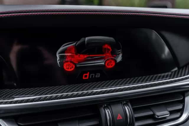 Alfa-romeo Stelvio (2018) thumbnail 54