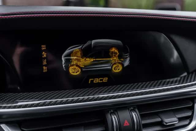 Alfa-romeo Stelvio (2018) thumbnail 55