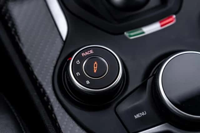 Alfa-romeo Stelvio (2018) thumbnail 56