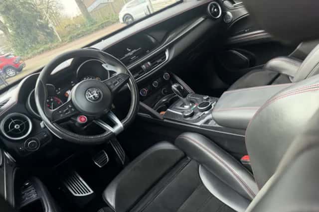 Alfa-romeo Stelvio (2018) thumbnail 71
