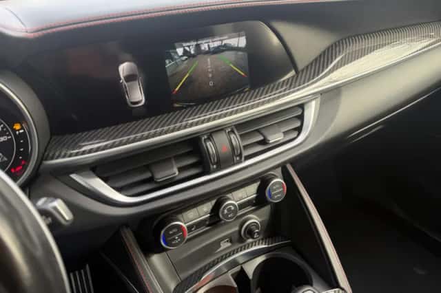 Alfa-romeo Stelvio (2018) thumbnail 94