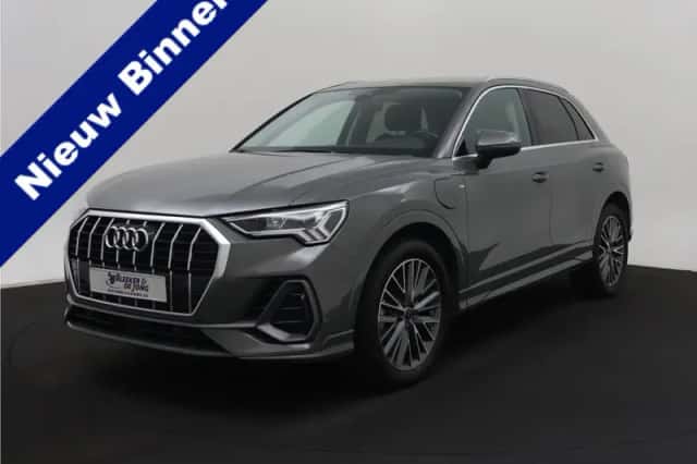 Audi Q3 (2022) thumbnail 2