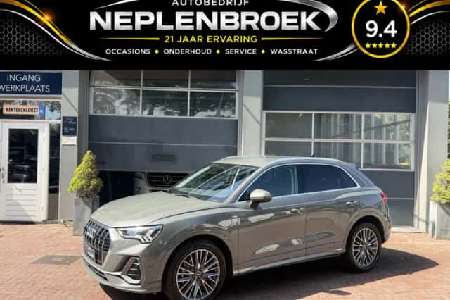 Audi Q3 (2022) thumbnail 2