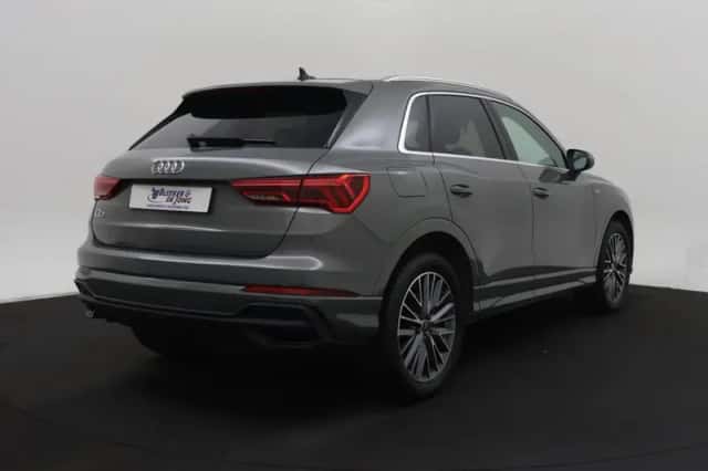 Audi Q3 (2022) thumbnail 3