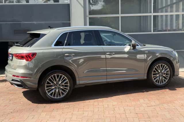 Audi Q3 (2022) thumbnail 3