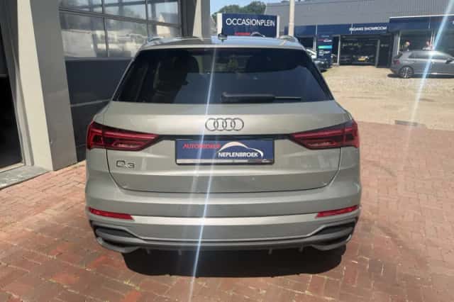 Audi Q3 (2022) thumbnail 4