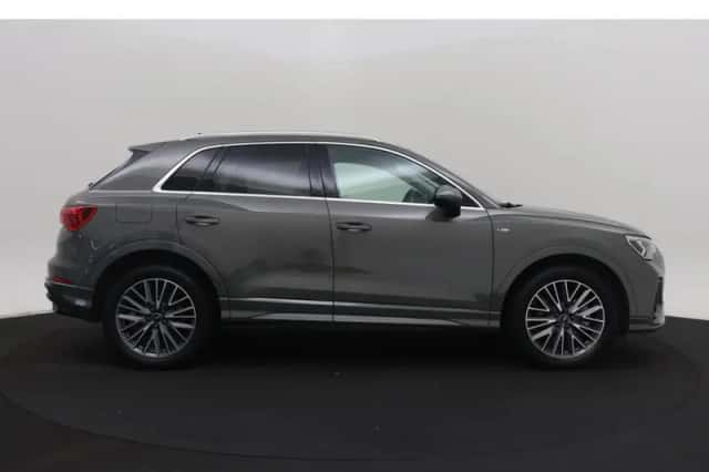 Audi Q3 (2022) thumbnail 5