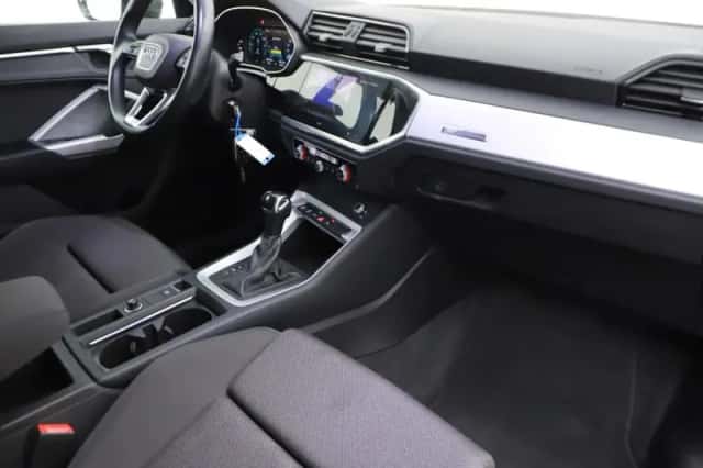 Audi Q3 (2022) thumbnail 8