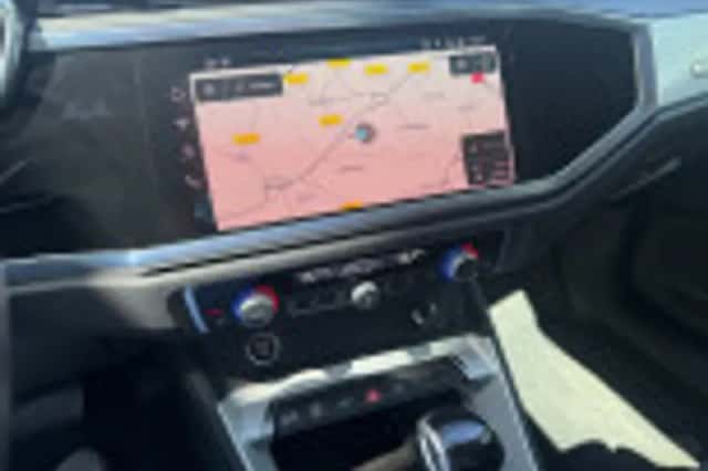 Audi Q3 (2021) thumbnail 127