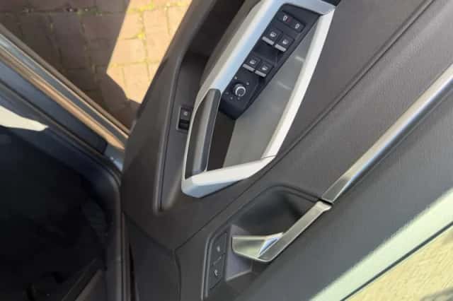 Audi Q3 (2021) thumbnail 155
