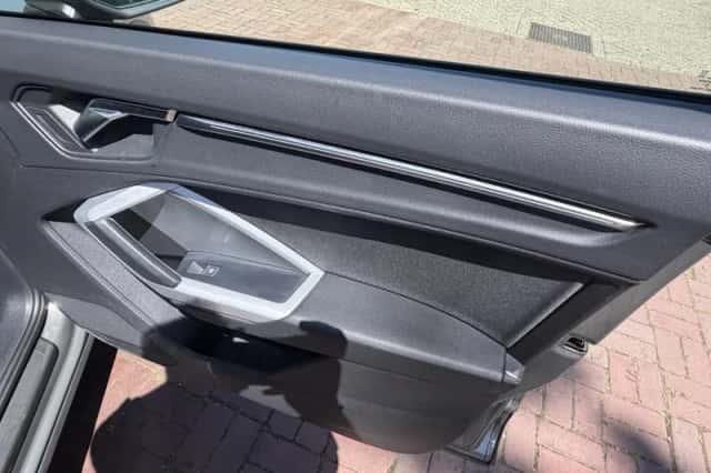 Audi Q3 (2021) thumbnail 161