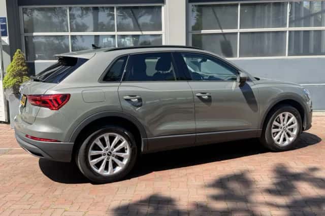 Audi Q3 (2021) thumbnail 3