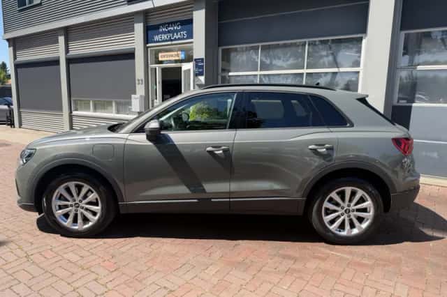 Audi Q3 (2021) thumbnail 4