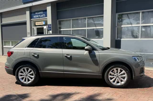 Audi Q3 (2021) thumbnail 5