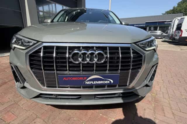 Audi Q3 (2021) thumbnail 6