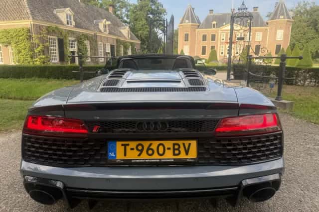 Audi R8 (2021) thumbnail 3