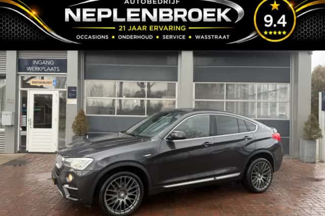 BMW X4 (2015) thumbnail 2