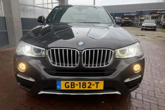 BMW X4 (2015) thumbnail 5