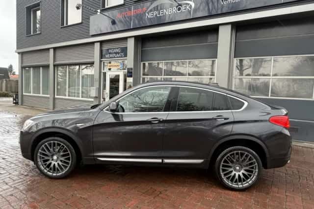BMW X4 (2015) thumbnail 6