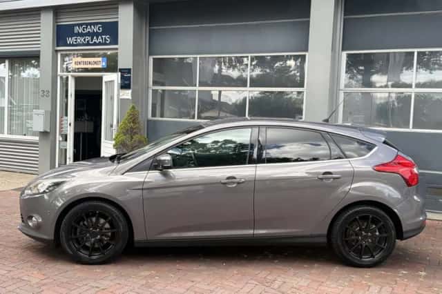 Ford Focus (2014) thumbnail 3