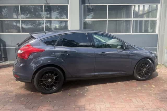 Ford Focus (2013) thumbnail 2