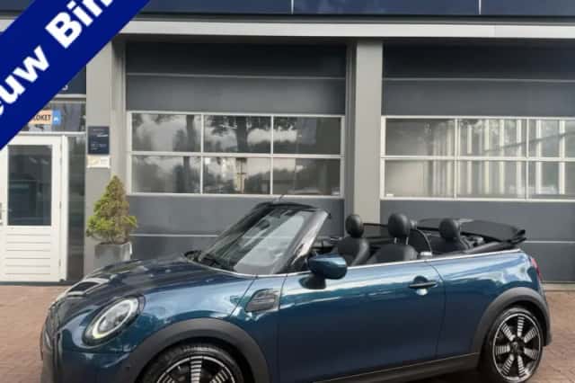 MINI Cabrio (2021)